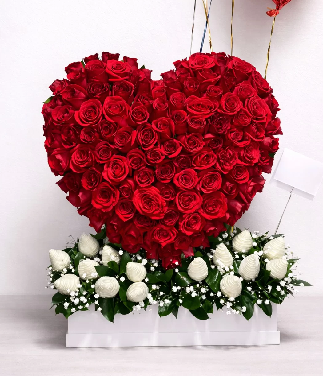 arreglo de rosas en forma de corazón, rosas rojas con fresas con chocolate, regalo romántico con flo
