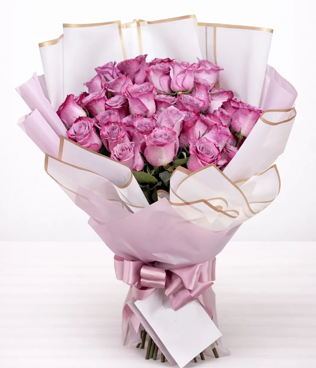 Bouquet de rosas rosadas premium con envoltura elegante y lazo decorativo. Regalo floral ideal para 